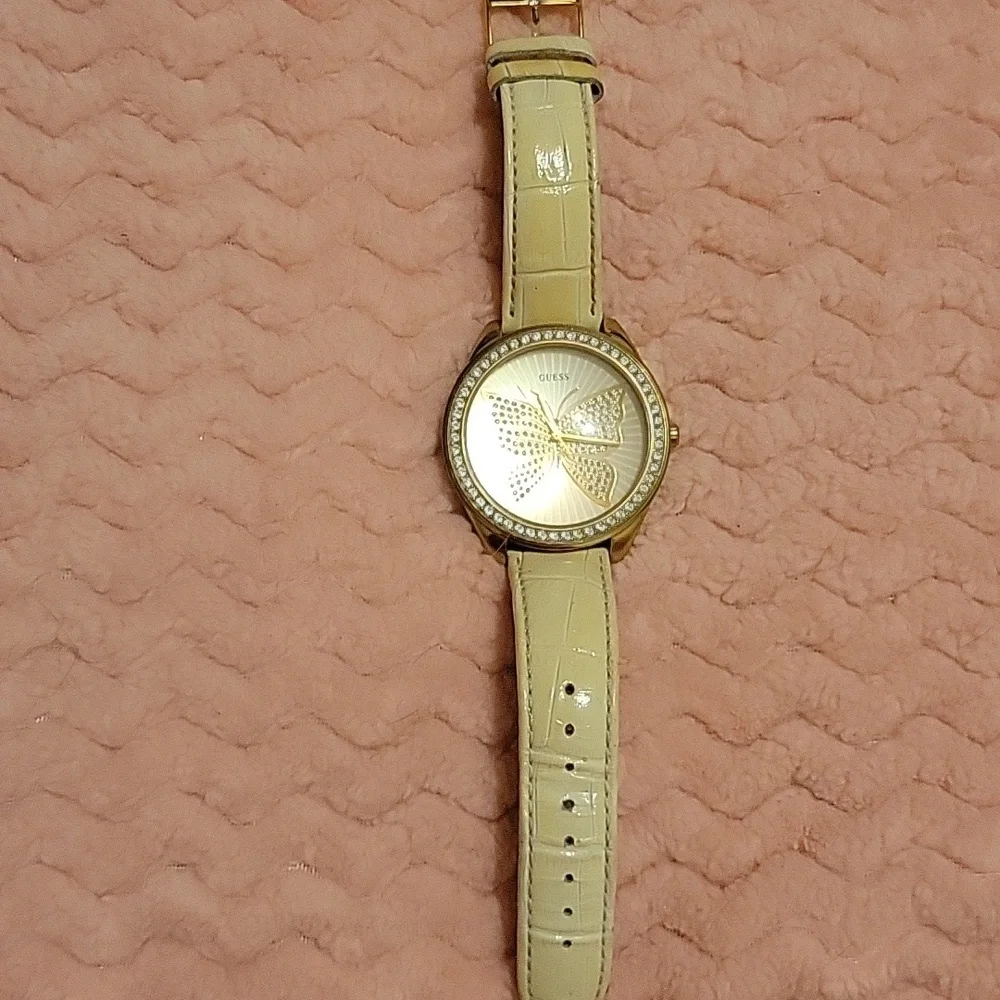Guess Butterfly Watch Modern Casual Normcore‎